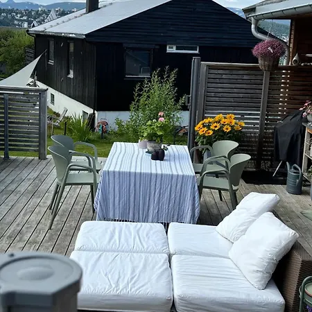 Modern In Tromsdalen فيلة *